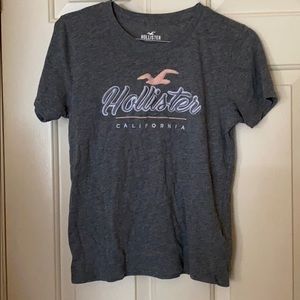 I’m selling a hollister t-shirt